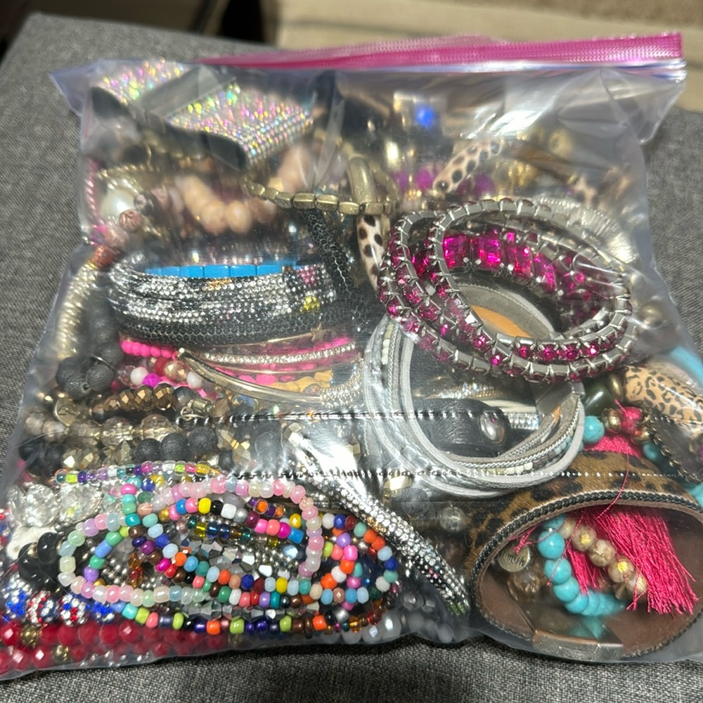 Gallon size bag of jewelry (mostly bracelets)